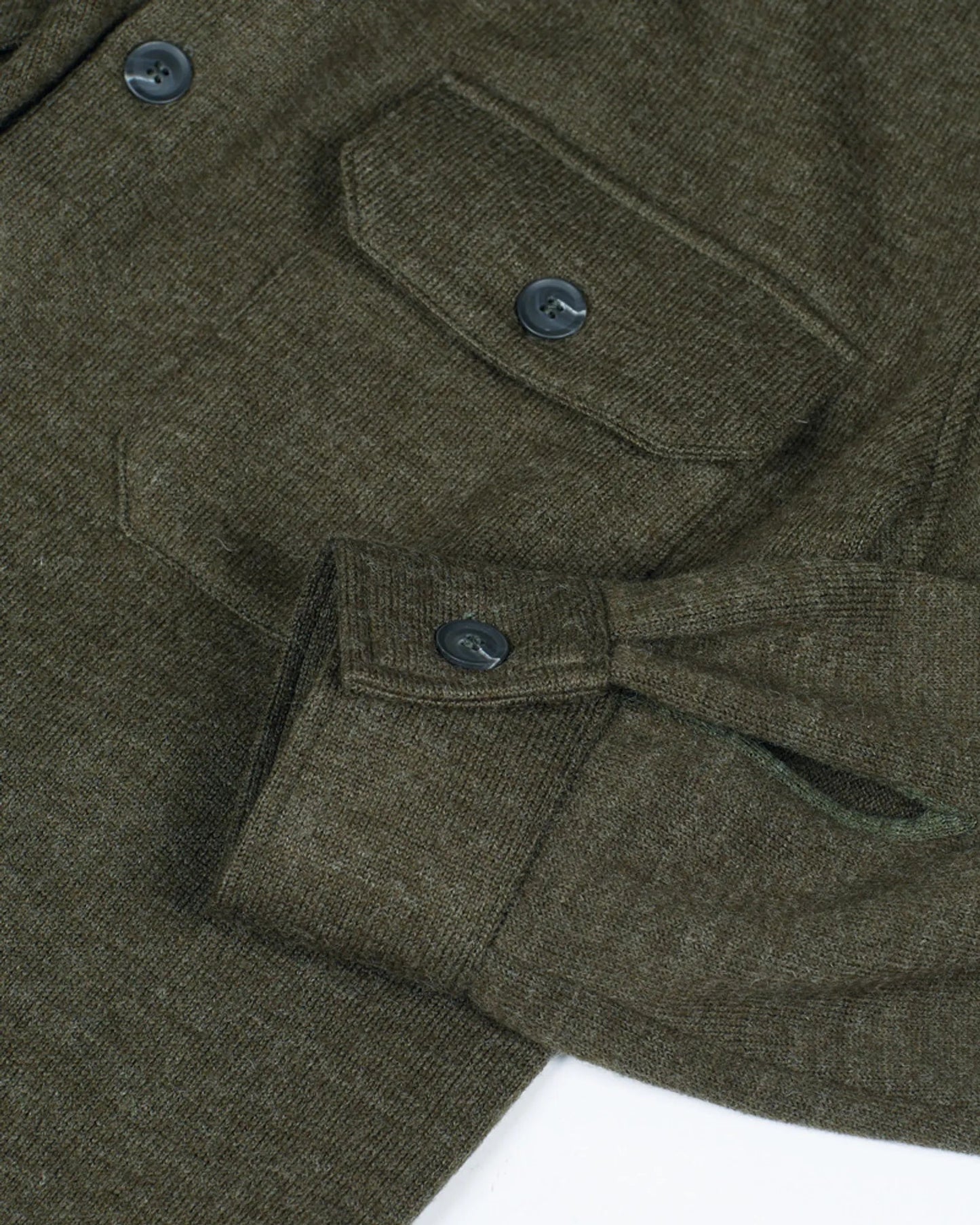 Ivanhoe Knitted in Sweden - Grimstorp | wollen herenvest met knopen