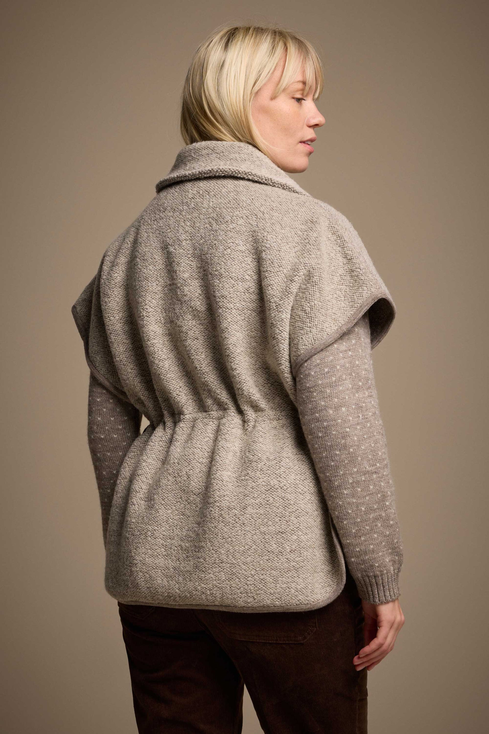 Ivanhoe Knitted in Sweden - 1946 Vest | poncho