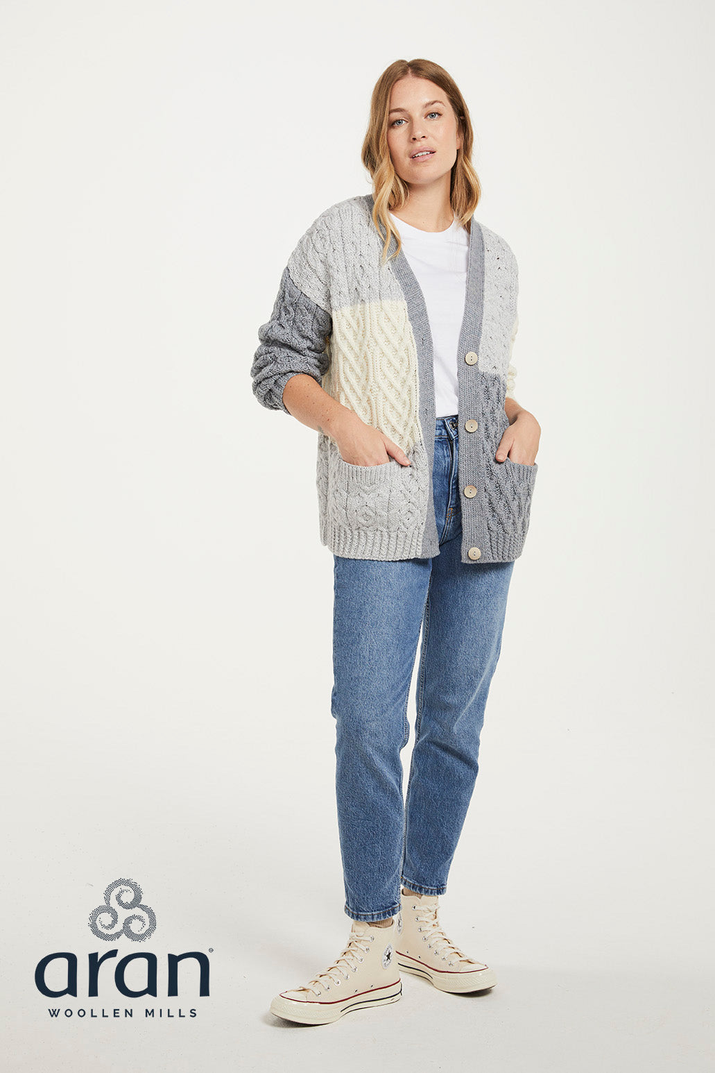 Aran Woollen Mills - B215 | Damen-Cardigan aus Wolle mit Knöpfen