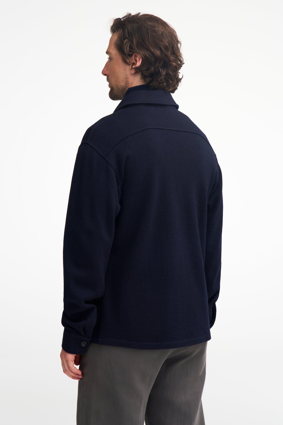 Ivanhoe Knitted in Sweden - Grimstorp | wollen herenvest met knopen
