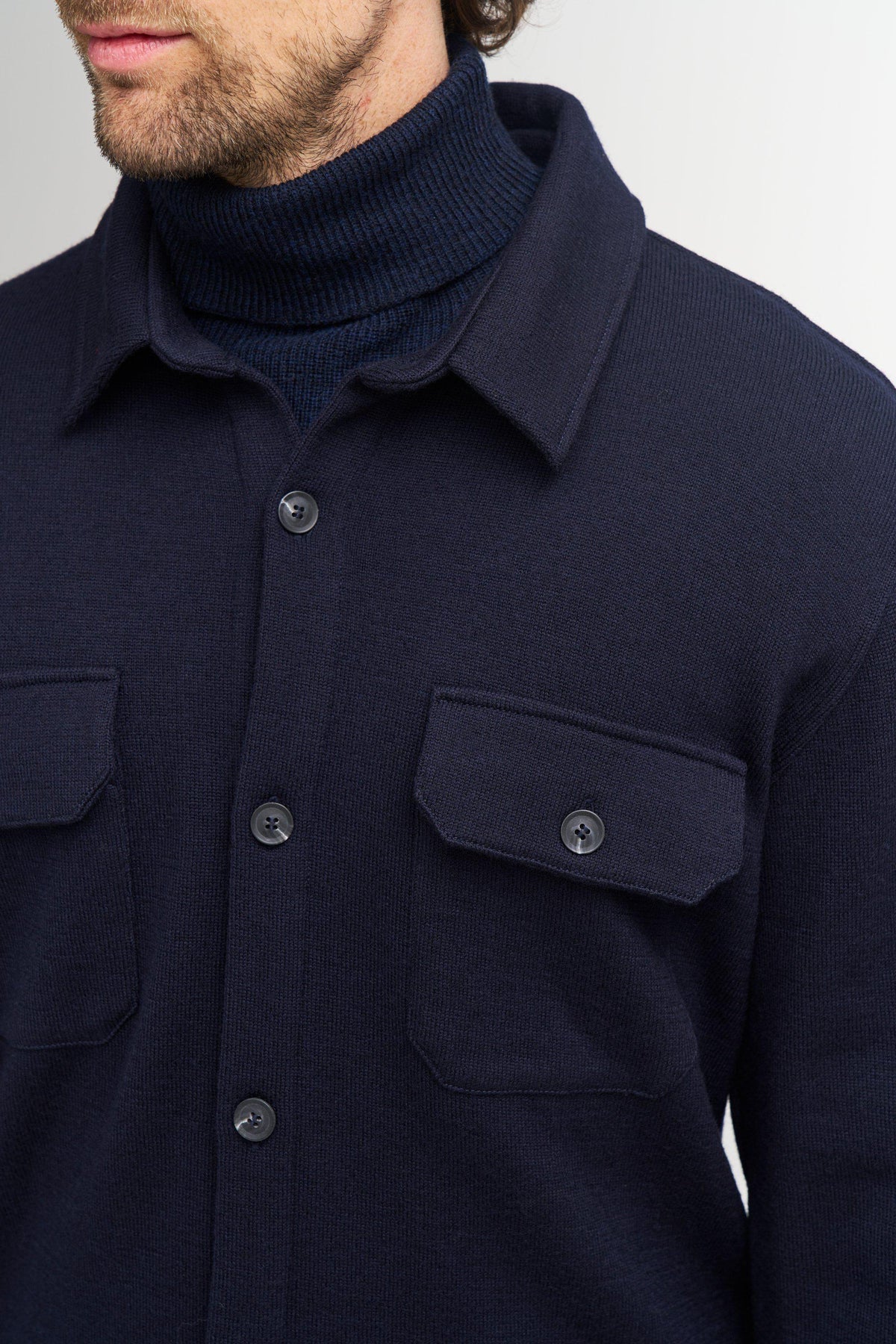 Ivanhoe Knitted in Sweden - Grimstorp | wollen herenvest met knopen