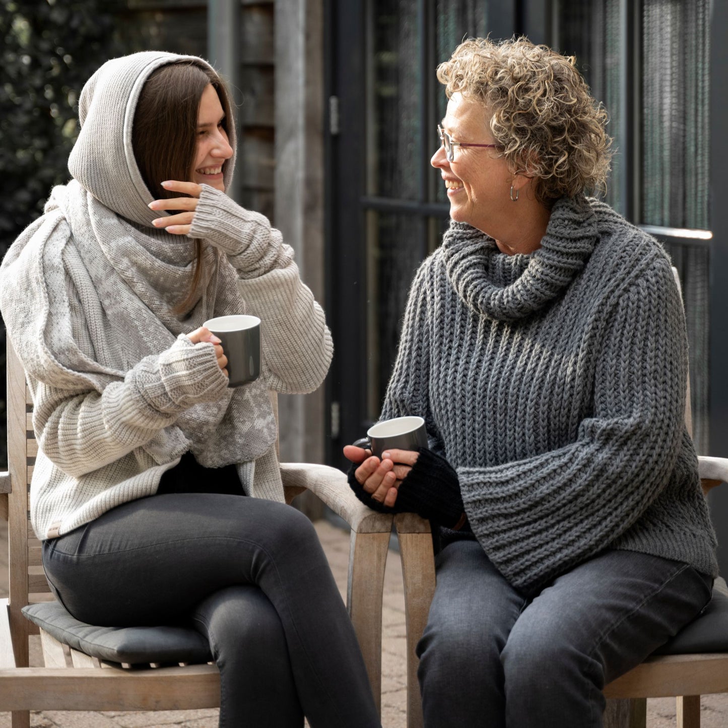 Knit Factory - Evy Colsjaal met capuchon