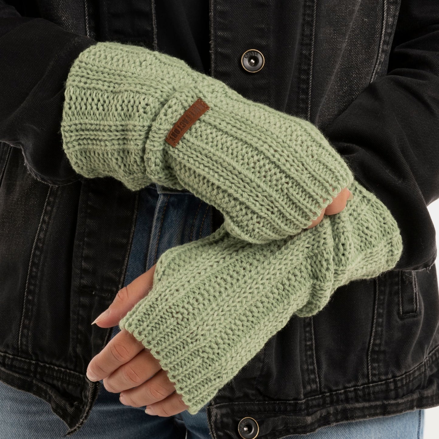 Knit Factory - Nica Armwarmers | gebreide polswarmers