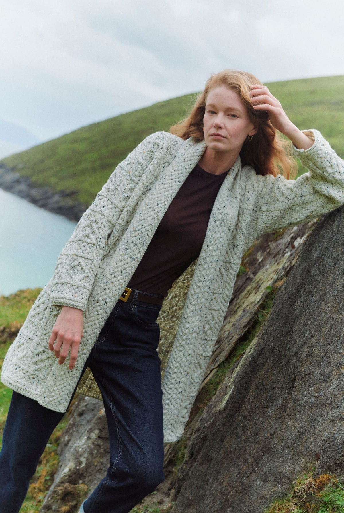 Aran Woollen Mills - B103 Tara | lang wollen vest met sjaalkraag
