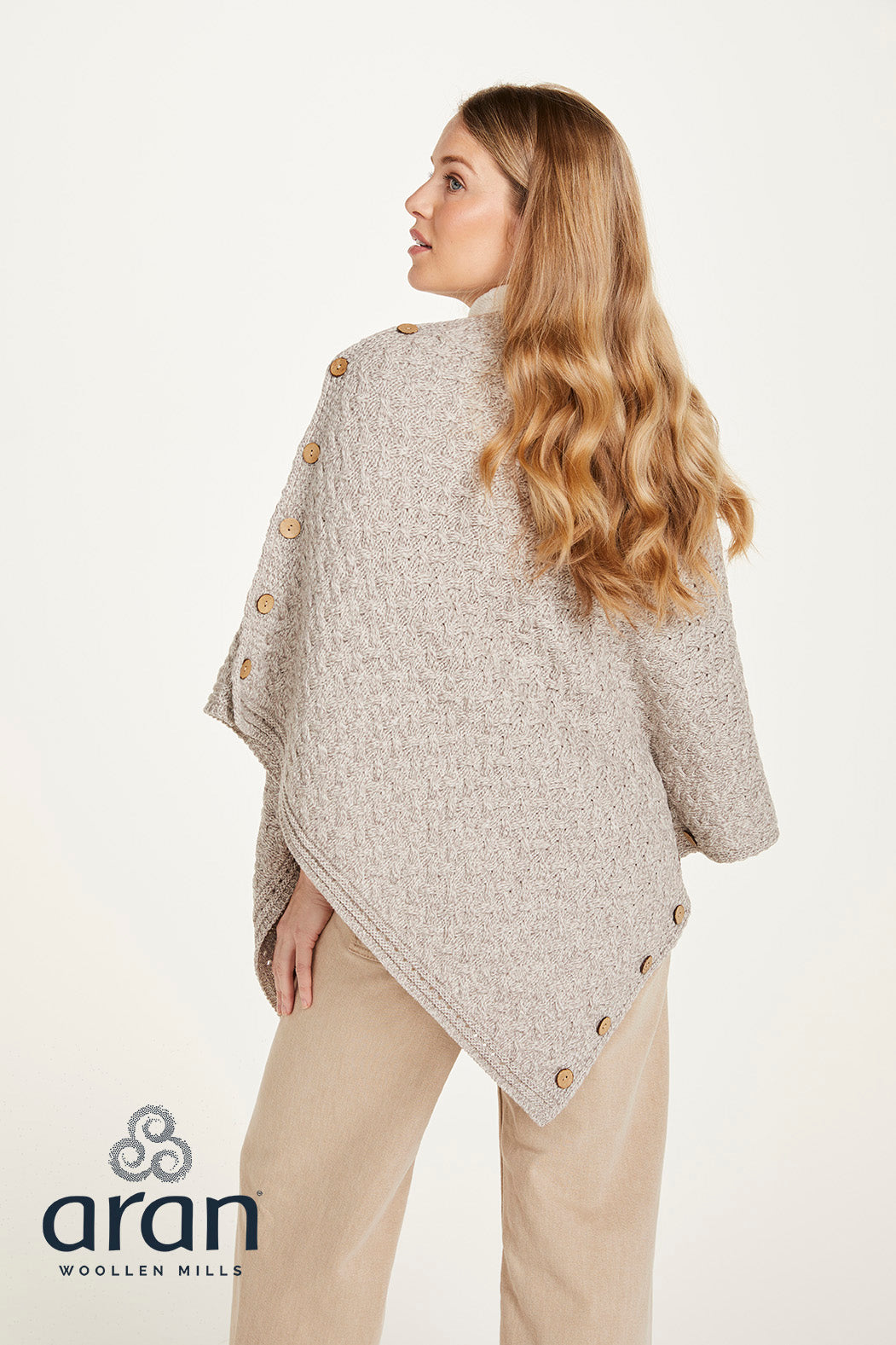 Aran Gebreide Ierse poncho cape van 100% merinowol voor dames, geroosterde havervlokken, één maat Aran Gebreide Ierse poncho cape van 100% merinowol voor dames, geroosterde havervlokken, één maat