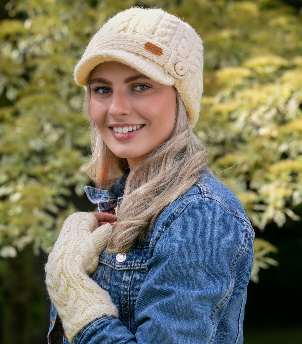 Erin Knitwear - Aran Cable handwarmers | polswarmers van wol