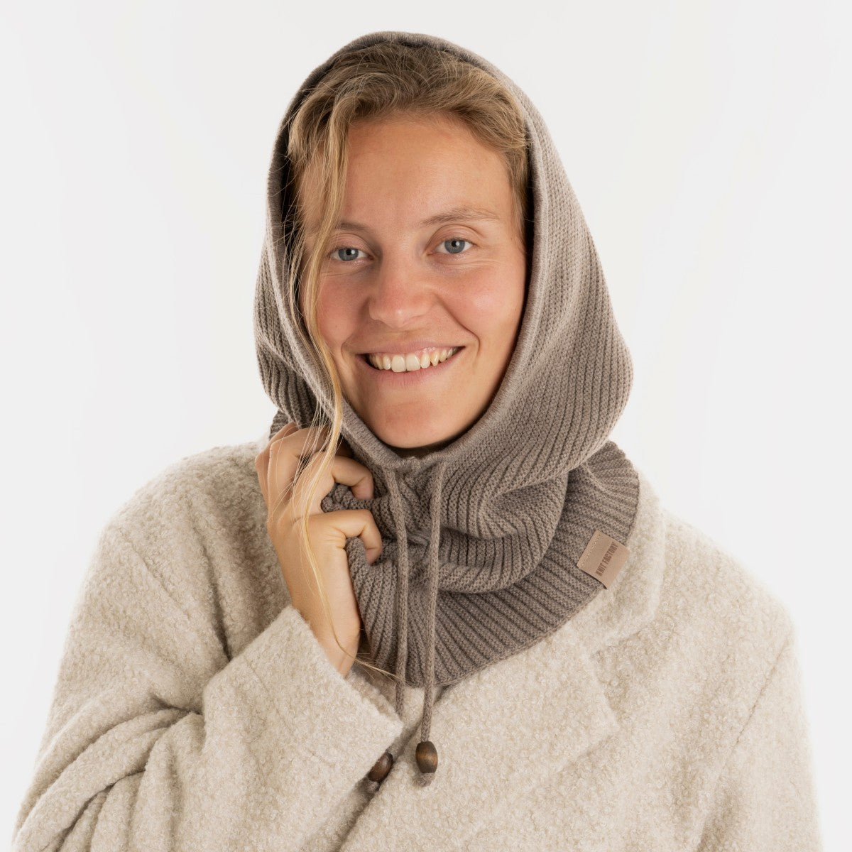 Knit Factory - Evy Colsjaal met capuchon