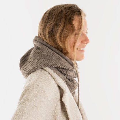 Knit Factory - Evy Colsjaal met capuchon