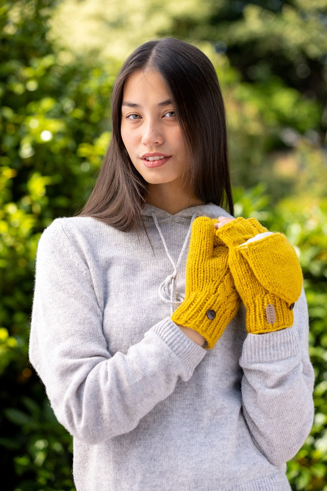 Erin Knitwear - Aran Cable Hunter gloves | handschoenen van wol