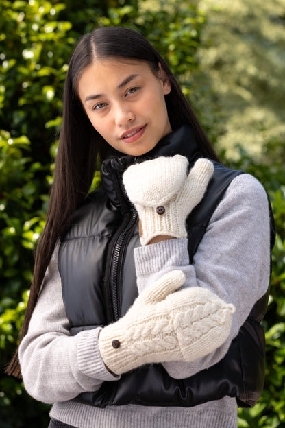 Erin Knitwear - Aran Cable Hunter gloves | handschoenen van wol