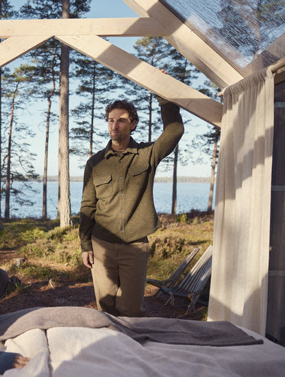 Ivanhoe Knitted in Sweden - Grimstorp | wollen herenvest met knopen