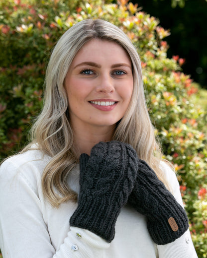 Erin Knitwear - Aran Cable Mittens | wanten van wol