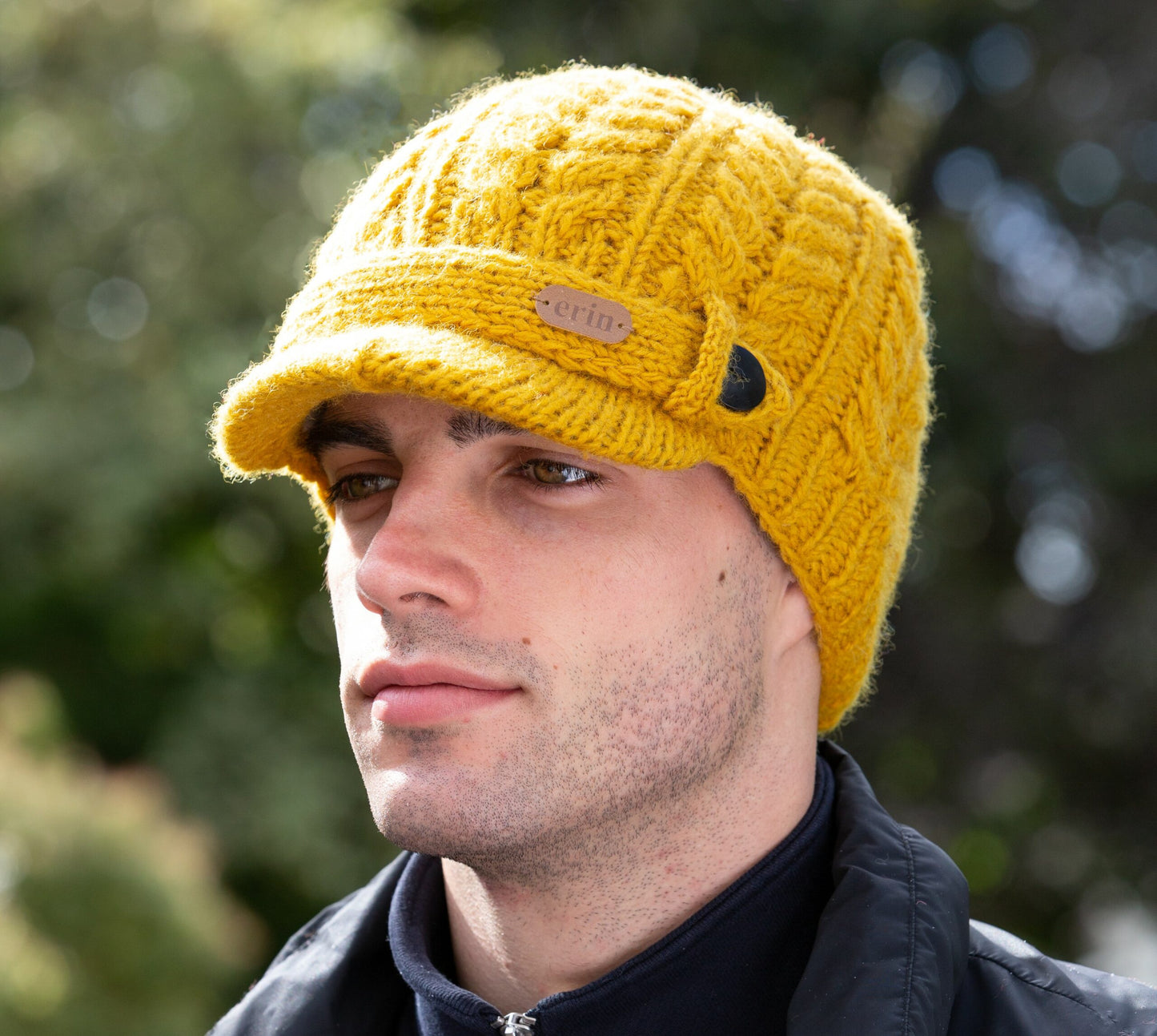 Erin Knitwear - Aran Cable Peak Hat | wollen muts met klep