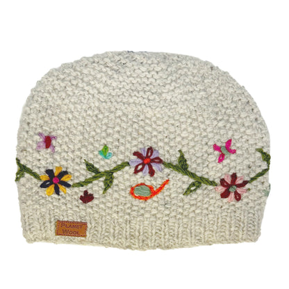 Planet Wool - Short flower hat | wollen muts met bloemen Off-white coloured flowers