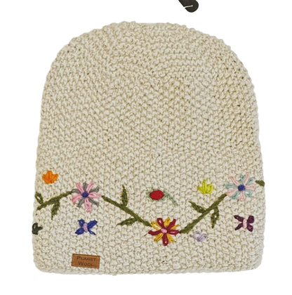 Planet wool - Long flower hat | wollen muts met bloemen Off-white coloured flowers