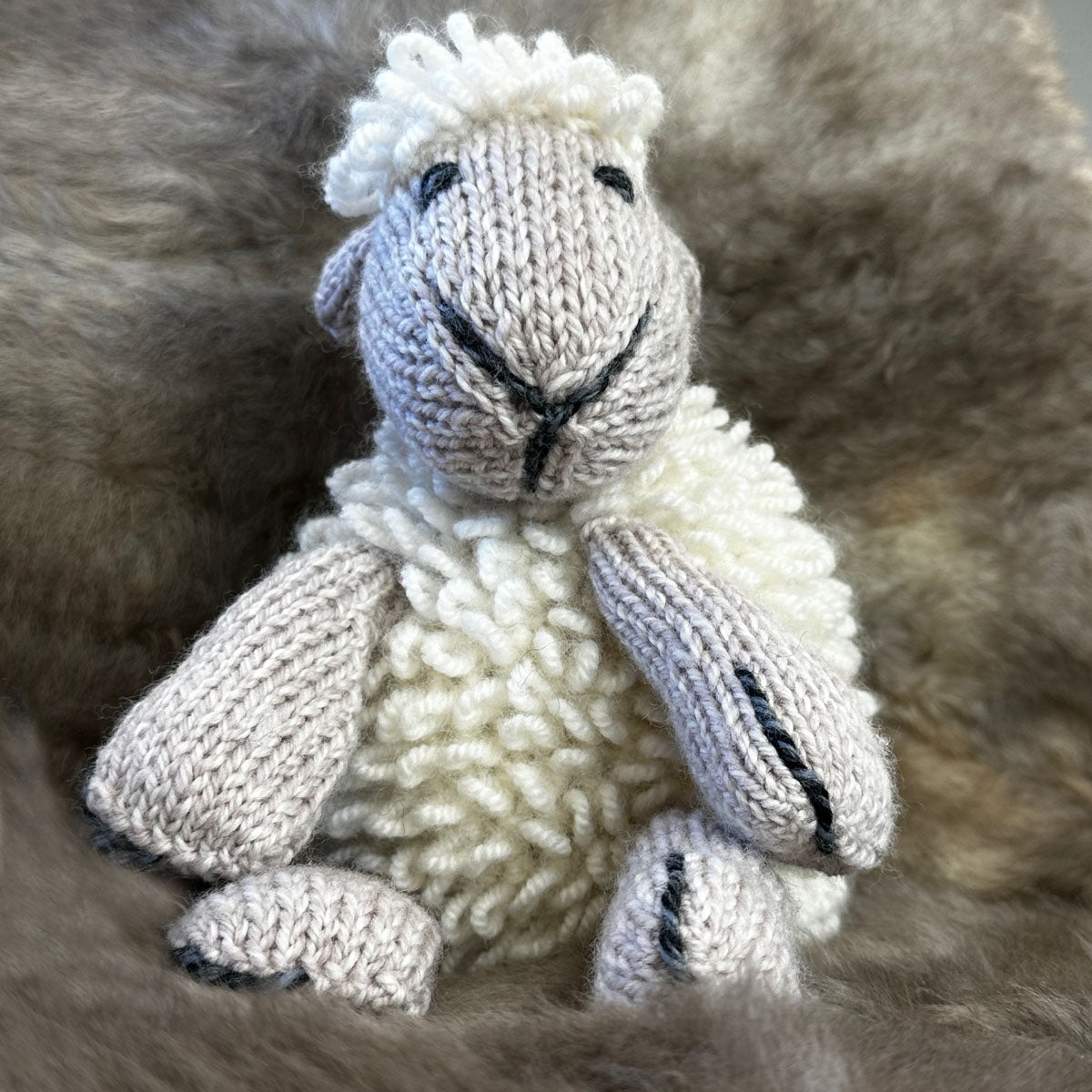 Aran Woollen Mills - R457 teddy sheep | knuffelschaap van wol