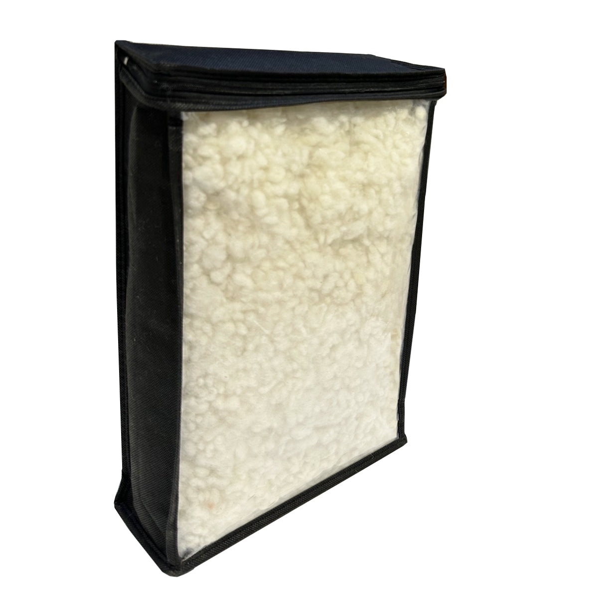 Achterkant van zwarte Texelana-verpakking met 200 gram wolbolletjes als navulling voor wollen hoofdkussens.