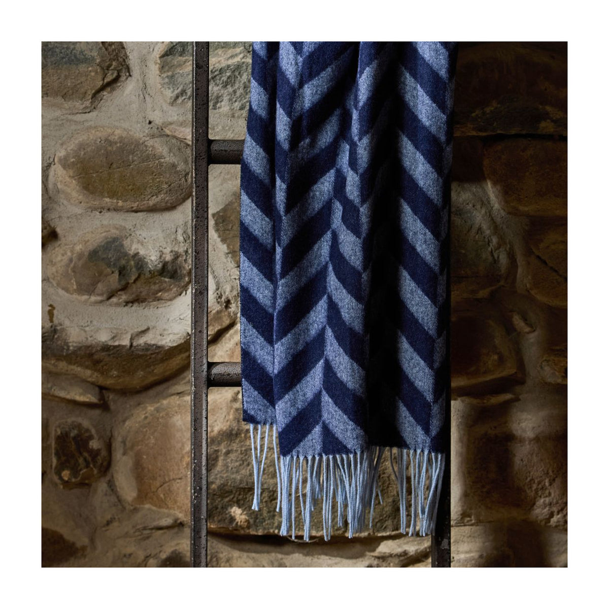 Tweedmill - Wide Chunky Herringbone scarf | sjaal van lamswol