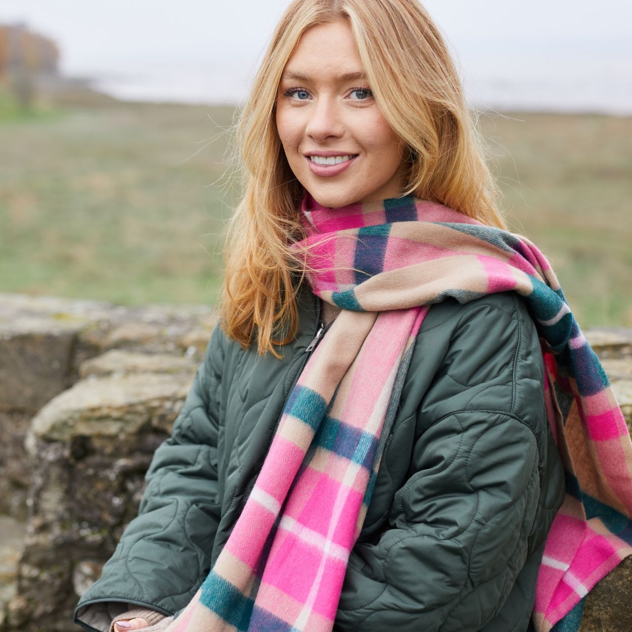 Tweedmill - Wide Scarf | sjaal van lamswol Ella