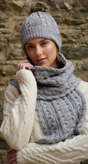 West End - X4844 pom pon hat | wollen muts Soft grey